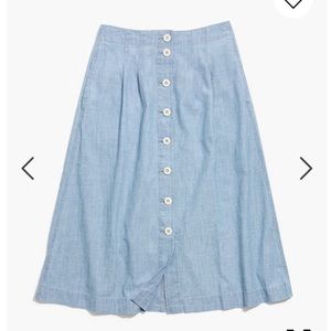 Madewell light blue chambray midi skirt. Size 00.